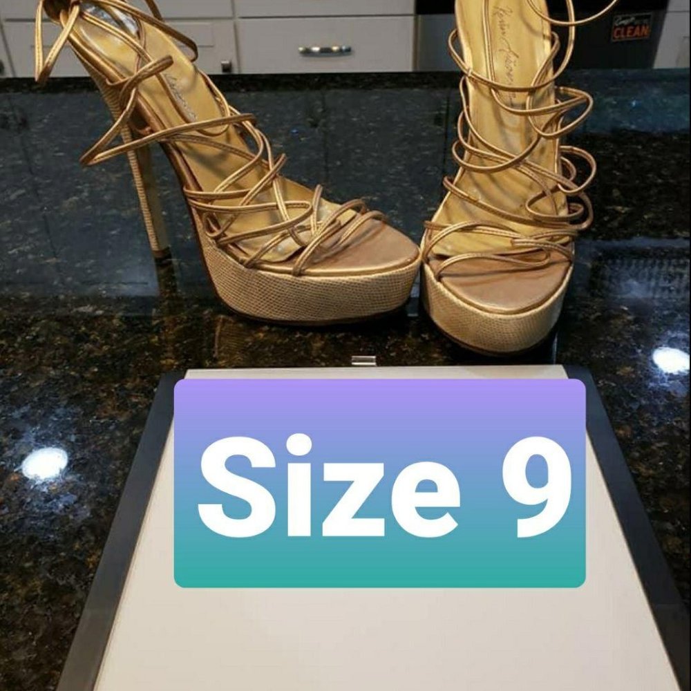 Ladies Shoes Size 9